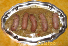 photo  du plat de saucisses au chou (vu de dessus)